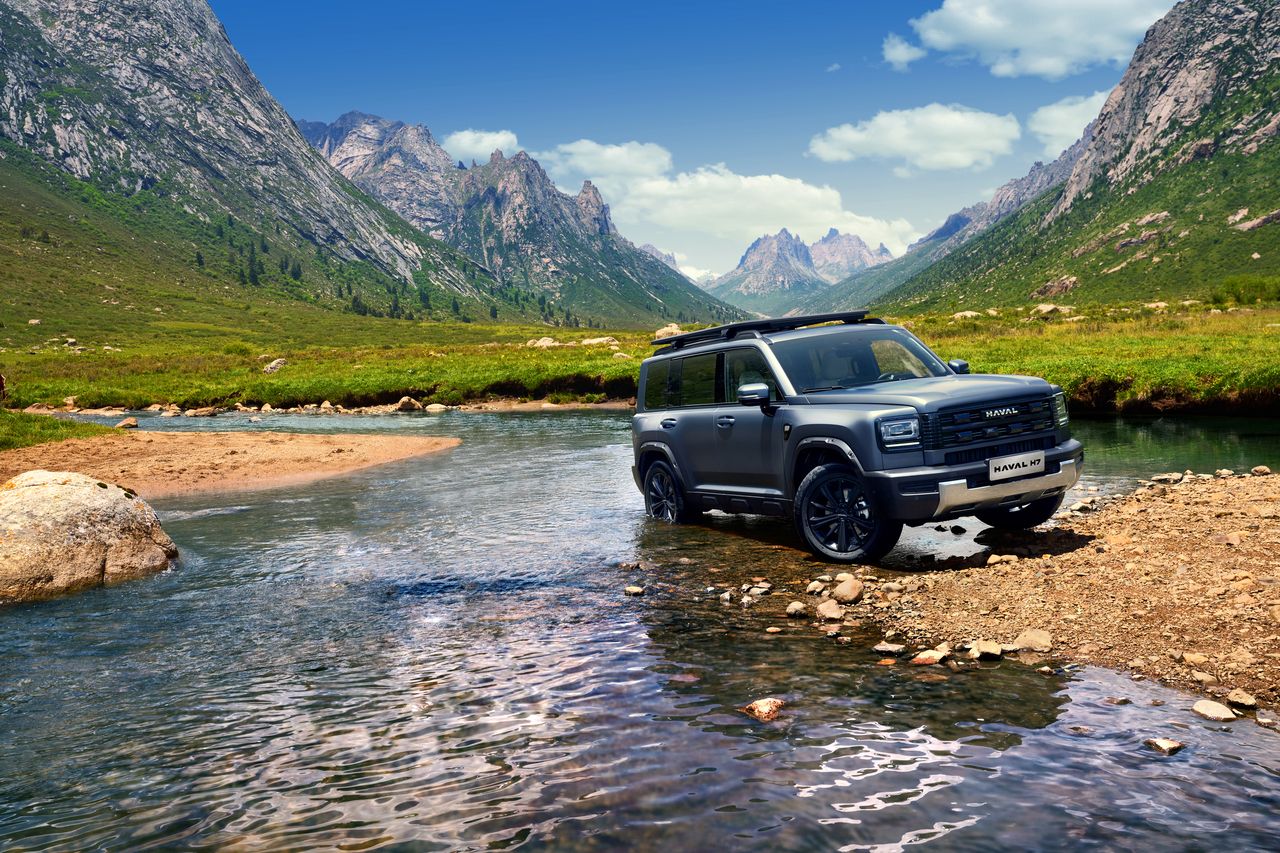 Haval H7 on a rocky riverbank